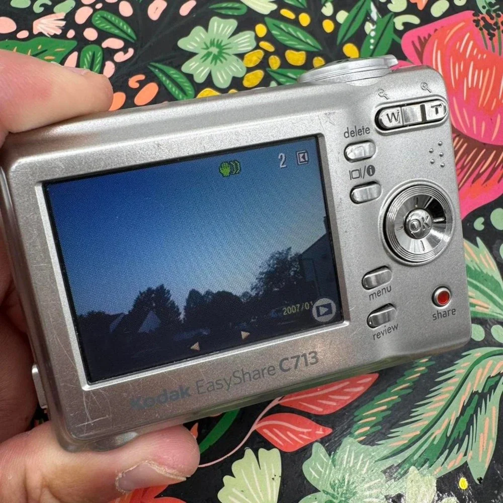 Kodak EasyShare C713 Silver Digital Camera 7.0MP 3x Optical Zoom with SD Card